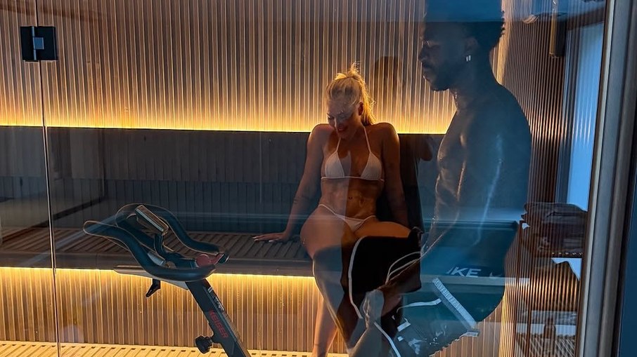Virginia e Vini Jr. são flagrados suadinhos em sauna luxuosa. Virginia e Vini Jr. são flagrados suadinhos em sauna luxuosa.