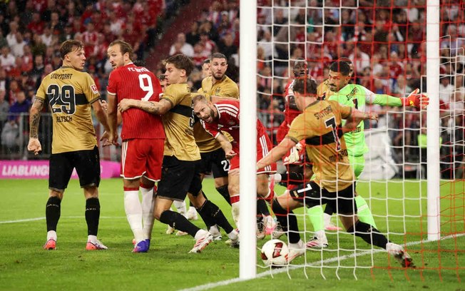 Upamecano não esconde a alegria após abrir o placar para o Bayern diante do Stuttgart