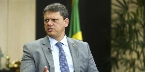 Tarcísio diz que Brasil falhou em liderar mudança na Venezuela