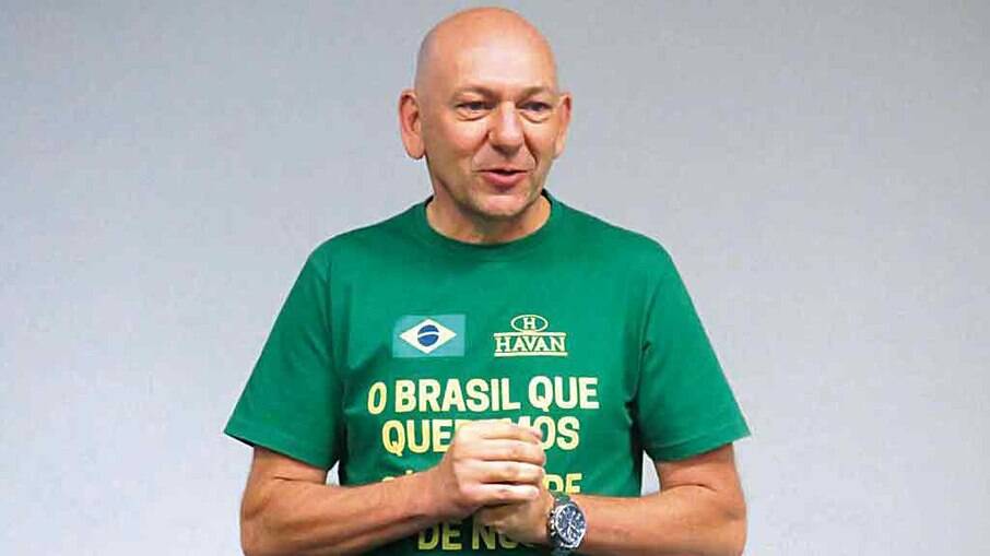 Luciano Hang, dono da Havan, doa R$ 1 mi para Bolsonaro na reta