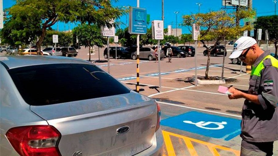 Multas de trânsito. Descubra o dia campeão das infrações  