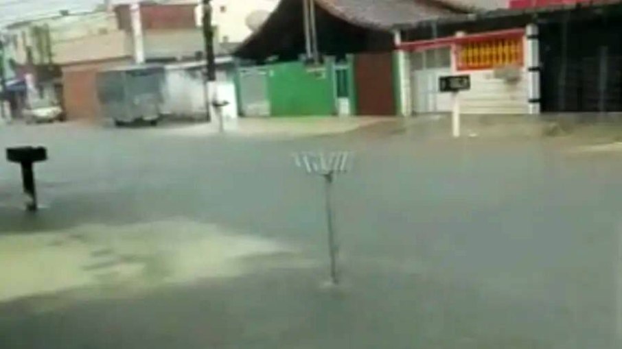 Ruas alagadas em Praia Grande Ruas alagadas em Praia Grande