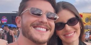 Camila Queiroz e Kleber Toledo exibem looks para o 2º do Lolla