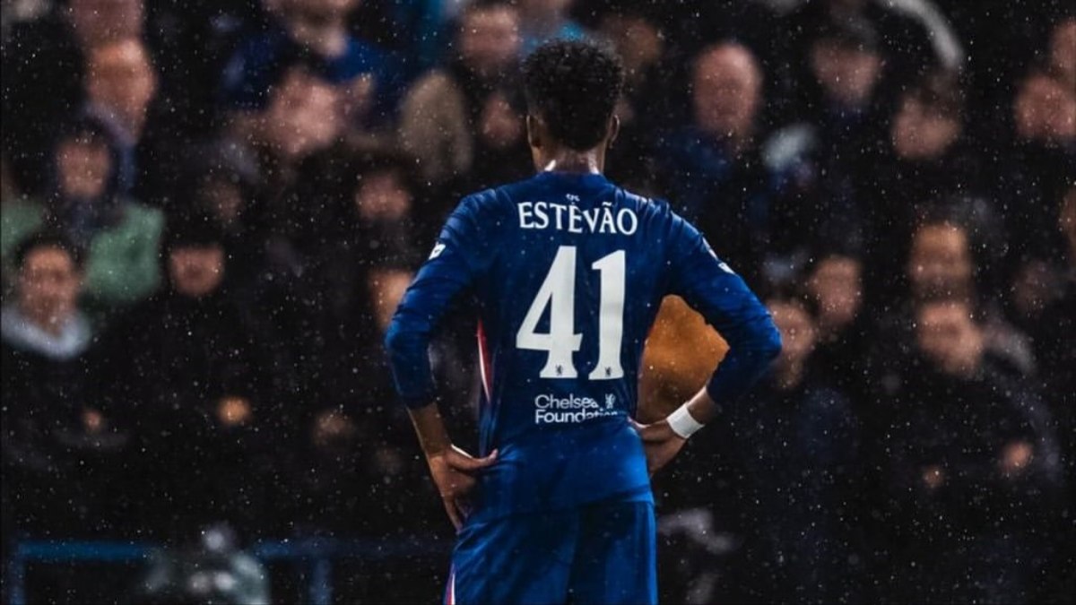 Técnico do Chelsea volta a elogiar Estêvão: 'Jogador especial' Técnico do Chelsea volta a elogiar Estêvão: 'Jogador especial'