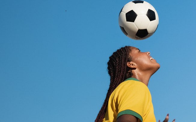 Cabeceios no futebol podem trazer risco de demência