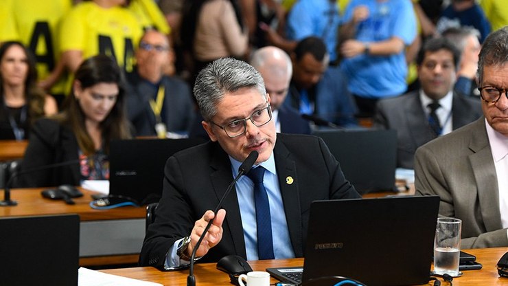Senadores decidem
acionar STF pela instalação da CPI do Master