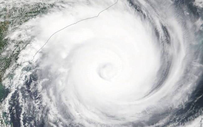 Ciclone Fani deve tocar o solo indiano nas próximas 24 horas