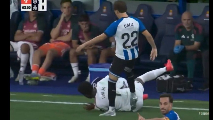 Vini JR foi agrdido durante a partida contra Espanyol Vini JR foi agrdido durante a partida contra Espanyol
