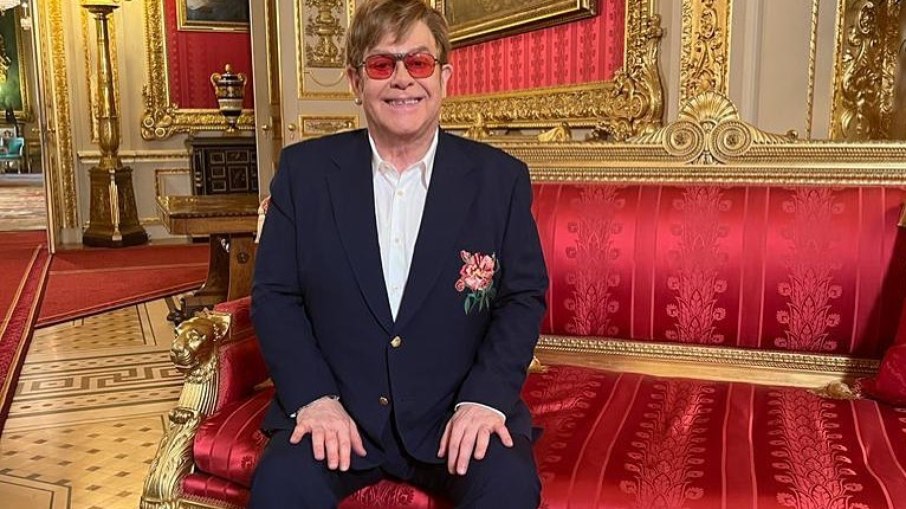 Elton John recebe medalha de honra na Casa Branca
