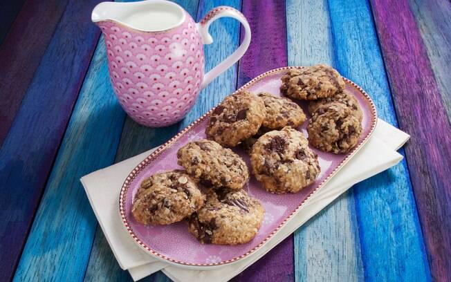 Invista também nos cookies de aveia com chocolate e incremente o doce. Clique aqui para ver o passo a passo