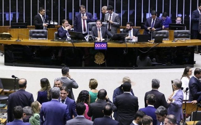 Câmara aprova urgência de projeto que derruba aumento do IOF Câmara aprova urgência de projeto que derruba aumento do IOF