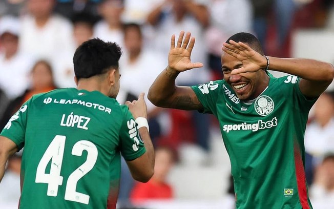 Marlon Feitas celebra triunfo do Palmeiras nas penalidades máximas
