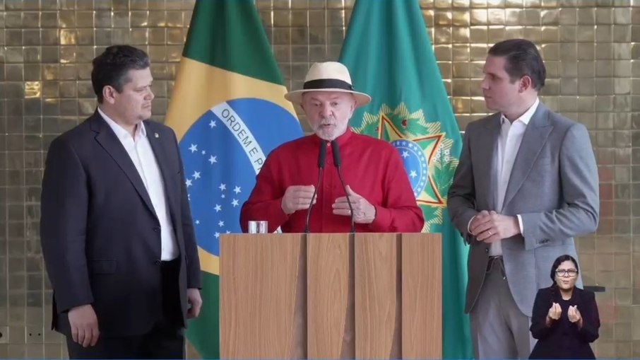 Alcolumbre, Lula e Motta, após acordo firmado em almoço Alcolumbre, Lula e Motta, após acordo firmado em almoço