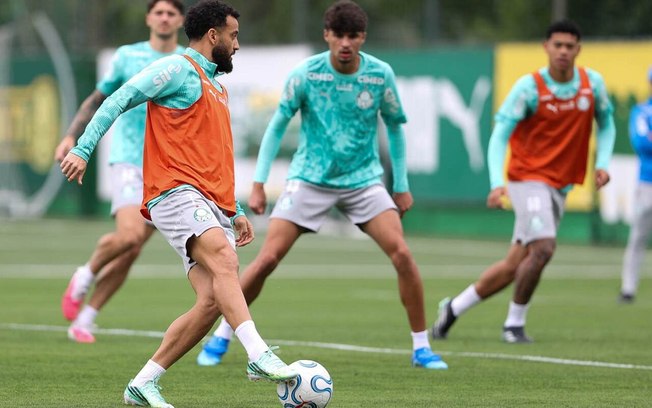 Jogadores o Palmeiras durante treinamento desta segunda-feira (12)