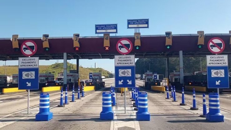 Placa de trânsito com erro de digitação chama atenção 