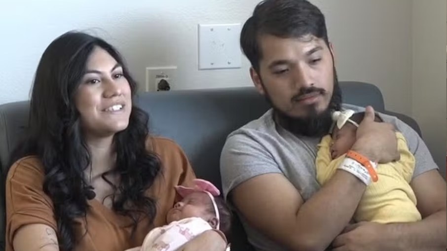 Quatro bebês nascem após falha rara de contraceptivo