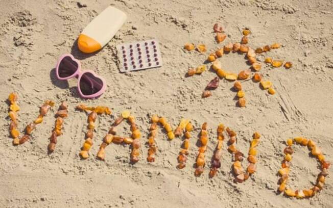 A vitamina D é ativada na exposição ao sol, mas pode vir também da alimentação e de suplementos A vitamina D é ativada na exposição ao sol, mas pode vir também da alimentação e de suplementos