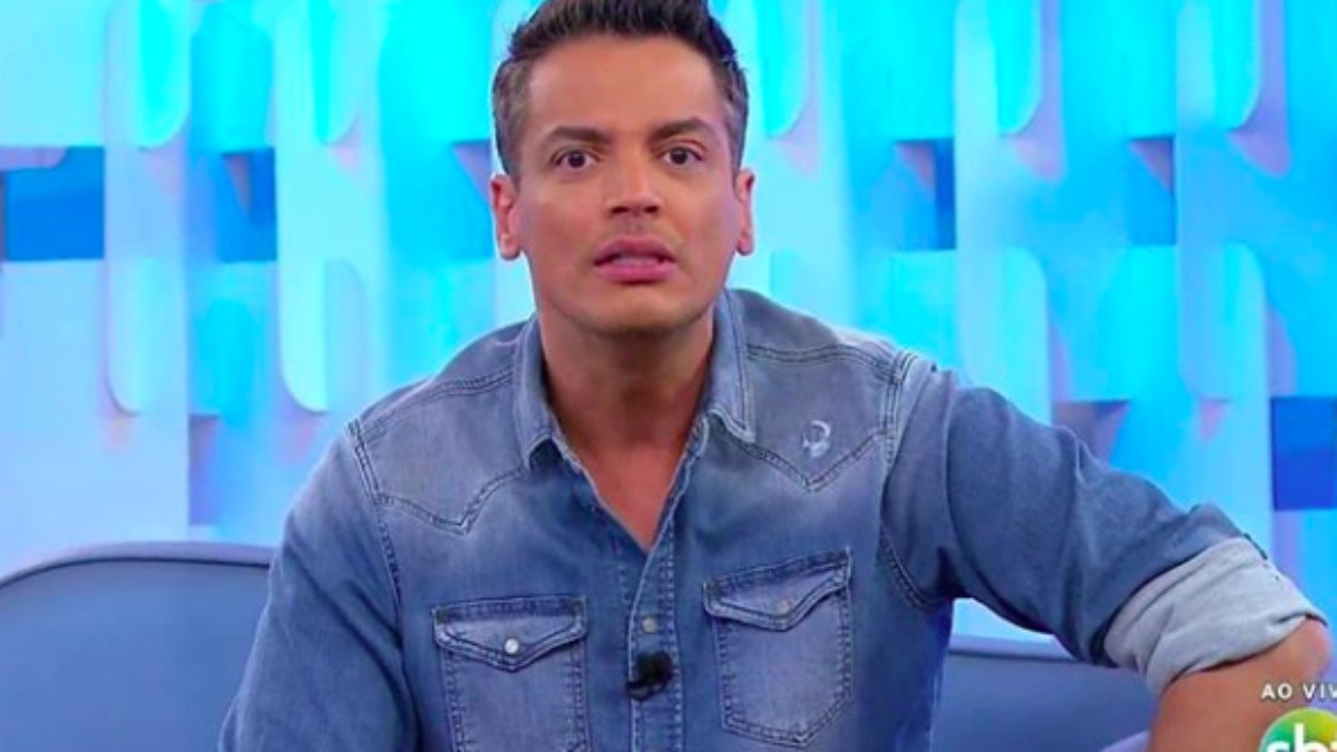 O apresentador já recebeu um aviso da produção sobre sua continuação na emissora O apresentador já recebeu um aviso da produção sobre sua continuação na emissora