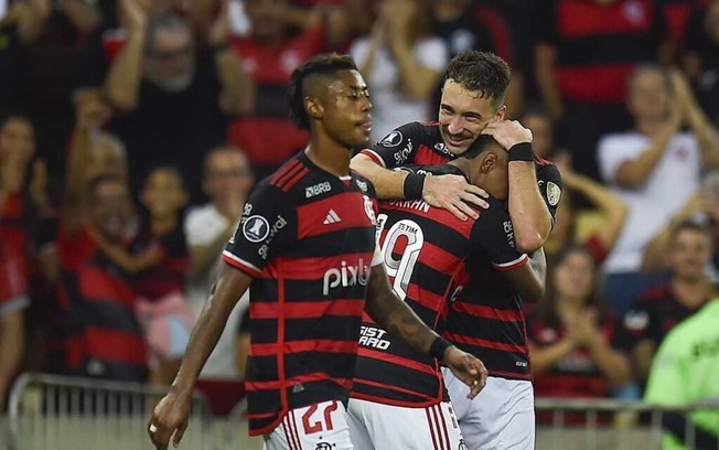 Flamengo vence Palestino no Maracanã