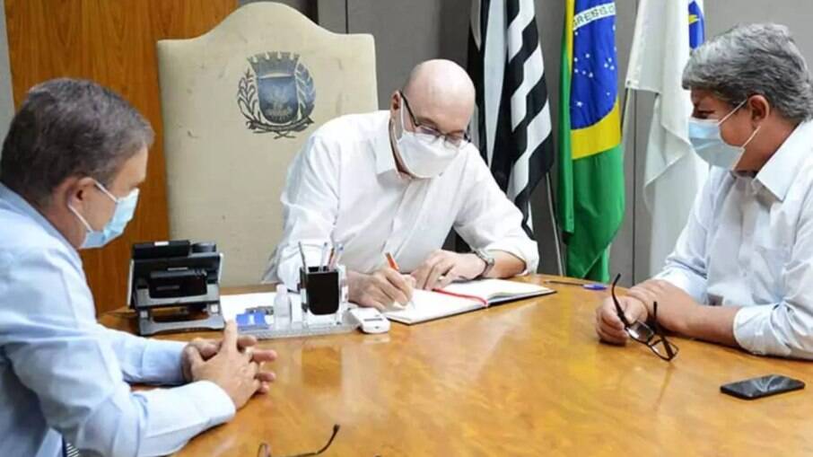 Após afastamento por Covid, prefeito de Campinas reassume função.