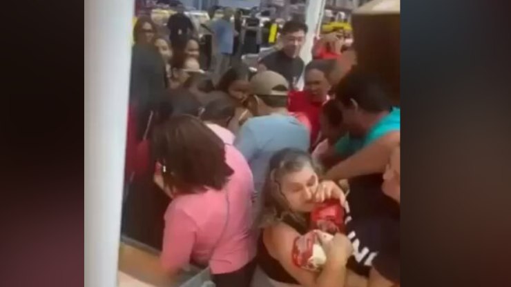 Promo%C3%A7%C3%A3o%20de%20sorvete%20causa%20confus%C3%A3o%20generalizada%20em%20supermercado