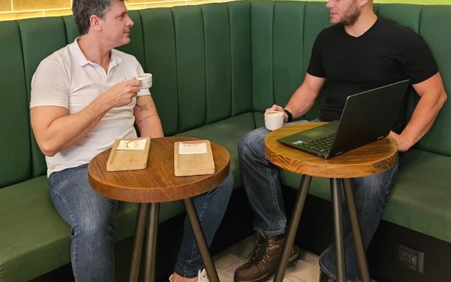 Diogo Assinger lança Enciclopédia das Lutas na Go Coffee