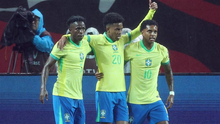 Trio%20de%20ataque%20d%C3%A1%20show%2C%20e%20Brasil%20goleia%20Coreia%20do%20Sul