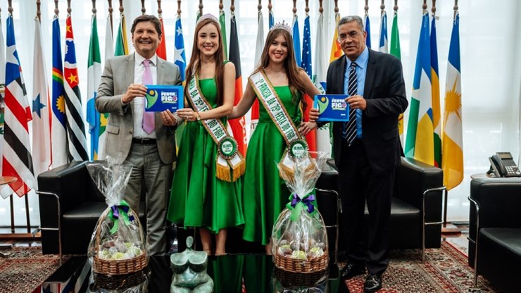 Corte da Festa do Figo visita Alesp para entregar convite oficial