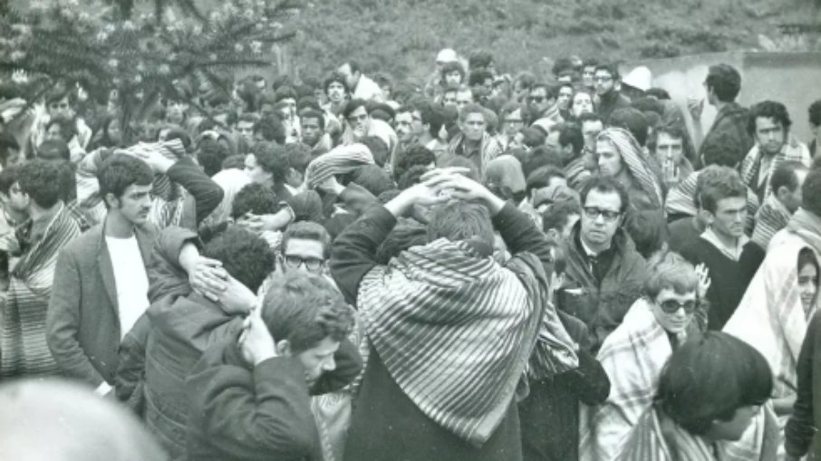 Estudantes presos no Congresso da UNE em Ibiúna em 1968