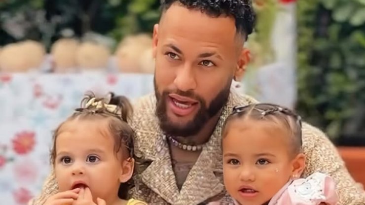 Neymar ganha presente especial de familiares e amigos: "Craque"