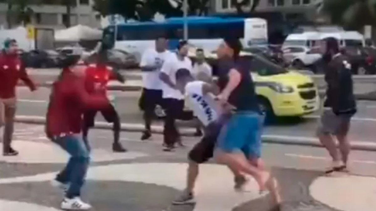 Torcedores de Fluminense e Corinthians brigam no RJ