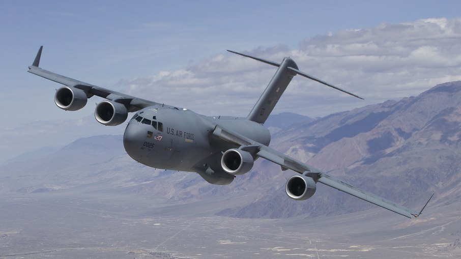 Um pesado C-17 Globemaster III é capaz de carregar mais de 70 toneladas de carga