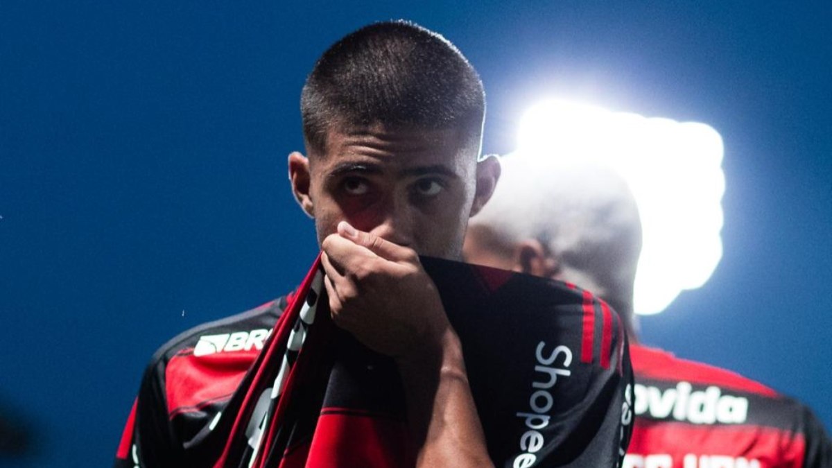 Guilherme Gomes marcou duas vezes e foi eleito o craque do jogo