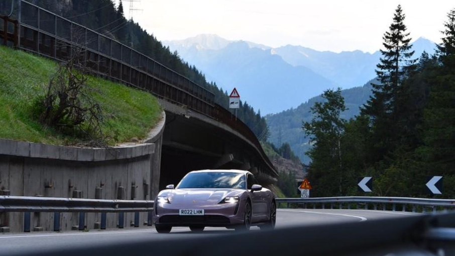 Porsche Taycan percorreu, entre outros países, Bélgica, França, Alemanha, Suíça, Itália e Áustria