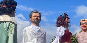 Desfile de bonecos mantém tradição de gigantes em Olinda