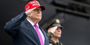 Trump compartilha teoria de que Biden foi substituído por clone