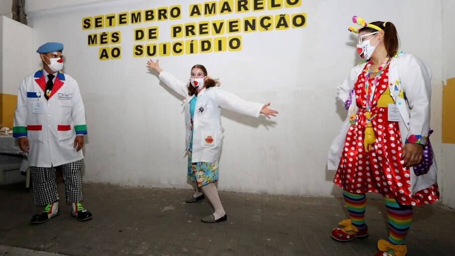 A Tríade da Alegria é composta pelo Doutor Nanal e as doutoras Josefina e Florisbela. 