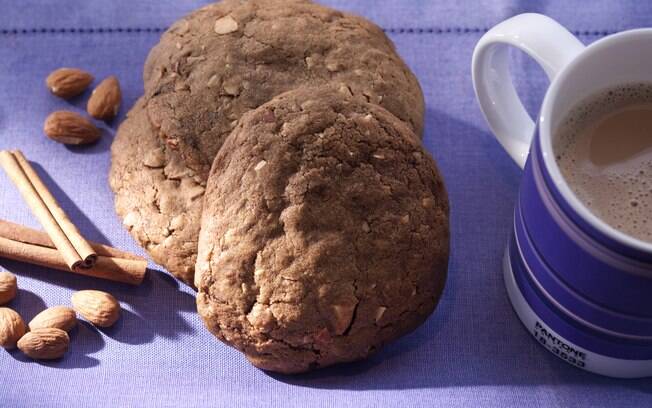 Foto da receita Cookies de amêndoas e canela pronta.