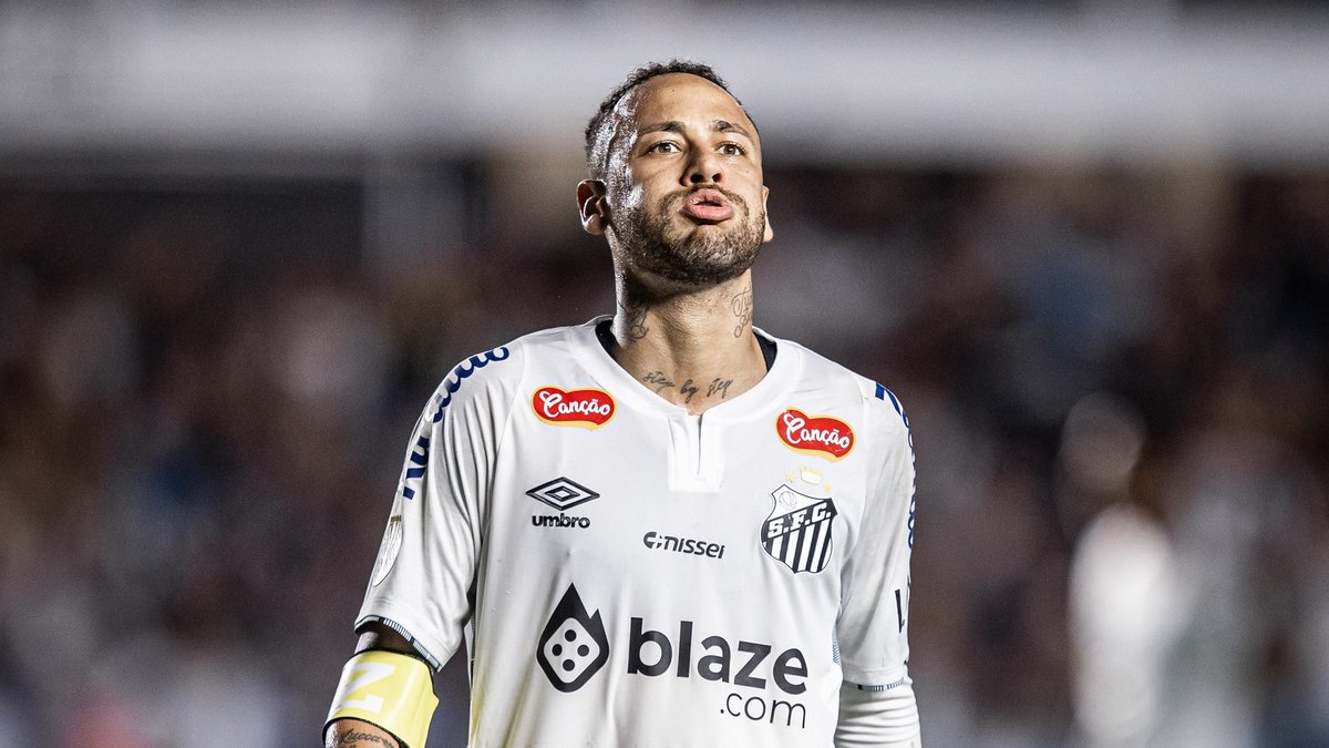 Neymar fez sua primeira partida como titular em retorno ao Santos