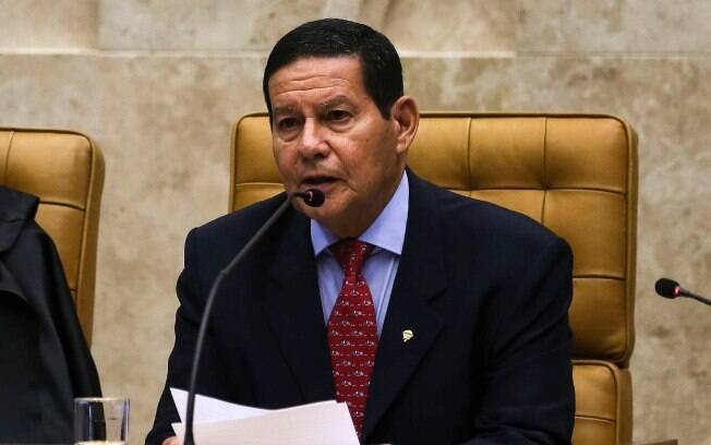 O vice-presidente Hamilton Mourão garantiu que 'tudo é negociável' nas discussões sobre a reforma dos militares