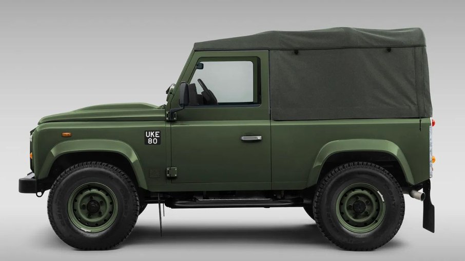 Defender V8 Churchill Edition Defender V8 Churchill Edition