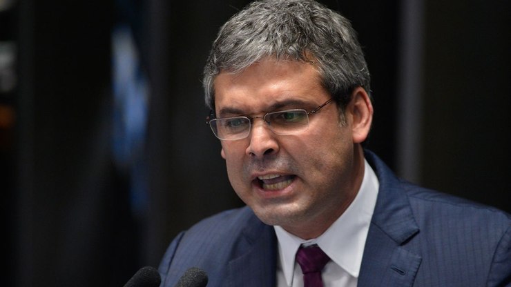 Além de ouvir Mourão, líder do PT pediu medida contra Bolsonaro