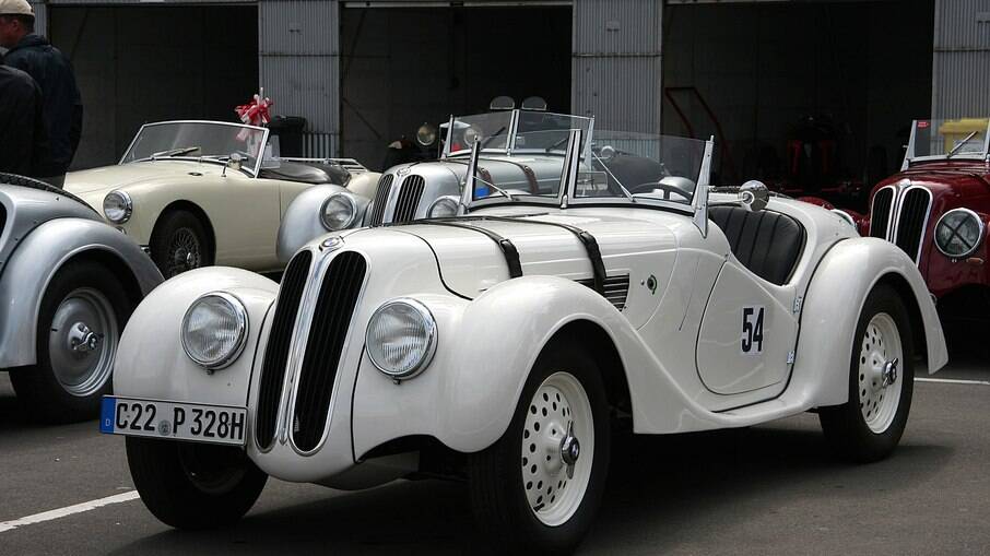 BMW 328 teve as últimas unidades produzidas em 1940, deixando um legado importante para a marca alemã