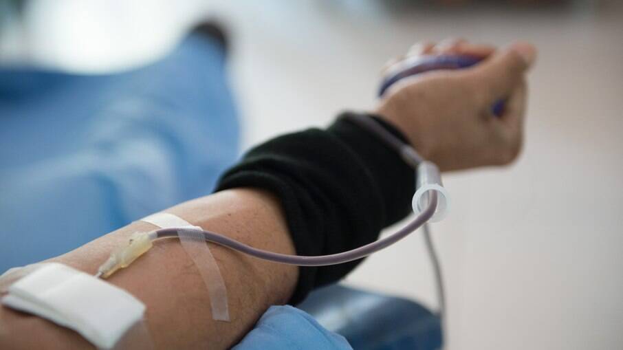 Canadá suspende AstraZeneca para quem tem condição rara no sangue