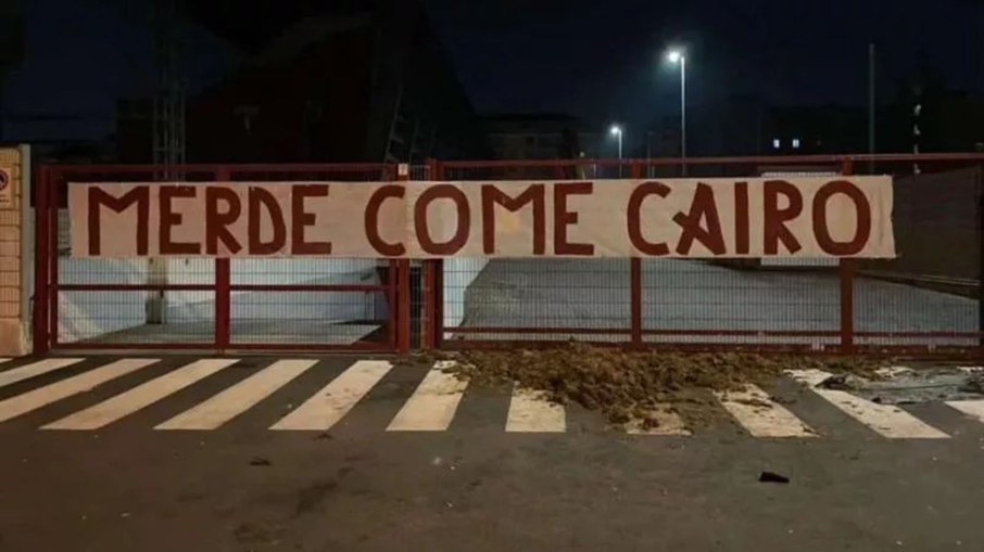 Faixa estendida no protesto da torcida do Torino