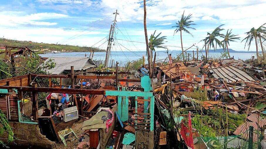 Passagem do tufão Rai deixa mais de 300 mortos nas Filipinas
