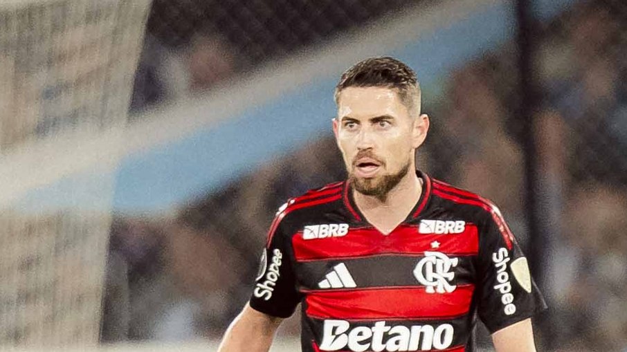 Jorginho em partida contra o Racing