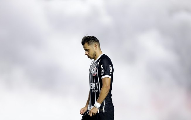 Corinthians sofre quinta derrota consecutiva e enfrenta crise inédita desde o ano do rebaixamento