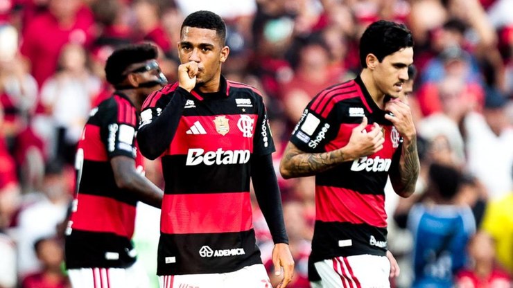 Atacante xinga ídolo do Flamengo em desabafo com Leonardo Jardim