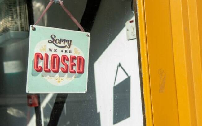 Restaurantes, bares e outras empresas que dependem de atender os consumidores pessoalmente sofrem os efeitos